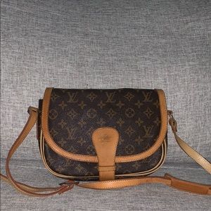 Louis Vuitton petite purse (used)